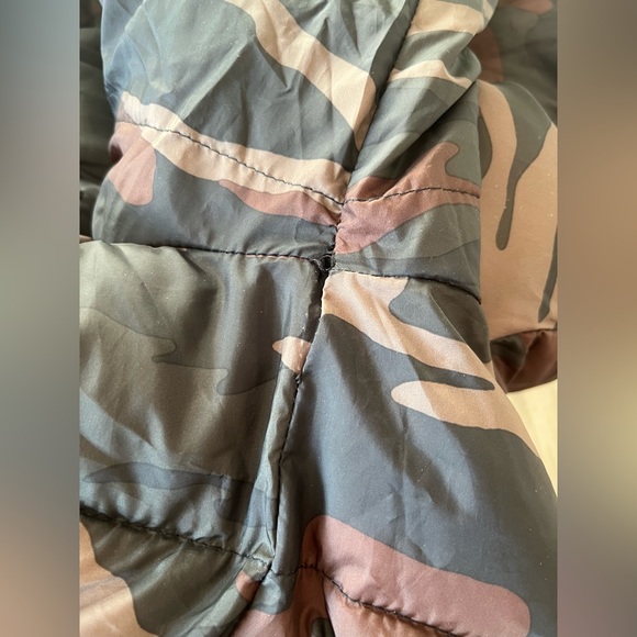 American Eagle Outfitters Army Camo Puffer Jacket, Size -S - Picture 11 of 11